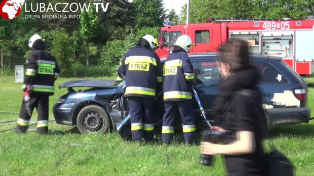POKAZ RATOWNICTWA DROGOWEGO PODCZAS PIKNIKU W CIESZANOWIE