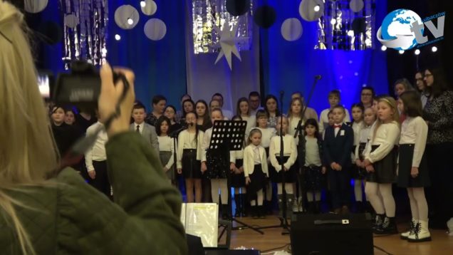 KONCERT KOLĘD I PASTORAŁEK W CIESZANOWIE cz 1