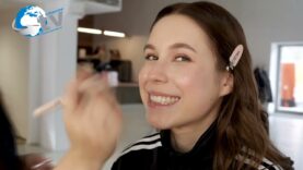 Polska podróżniczka z własną lalką Barbie