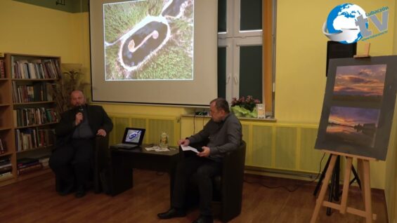Wernisaż wystawy fotograficznej ks. Artura Schodzińskiego – MBP w Cieszanowie cz. 2.